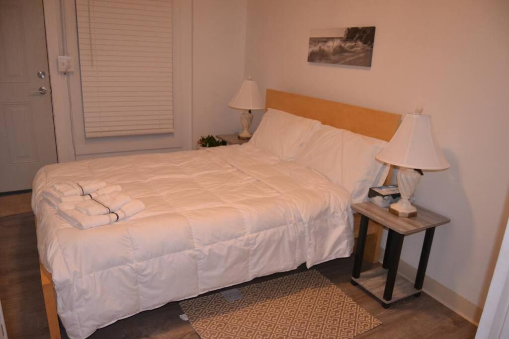 Bright And Cozy Lighthouse Cottage In Greenville Sc Kültér fotó