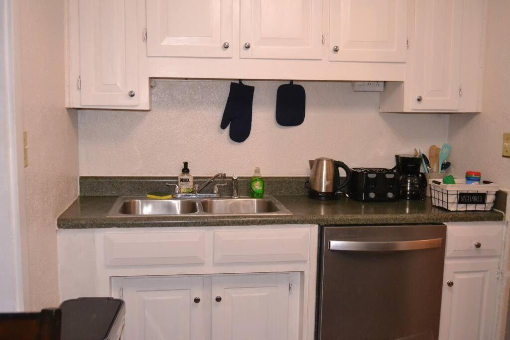 Bright And Cozy Lighthouse Cottage In Greenville Sc Kültér fotó